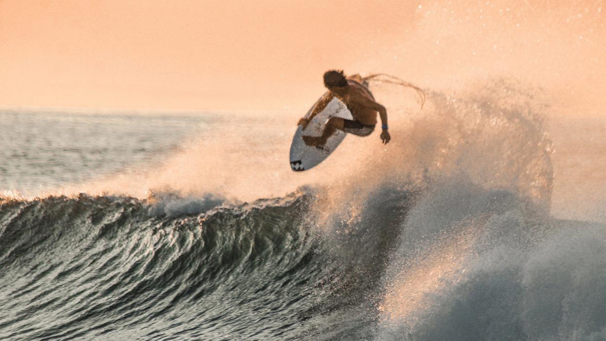 INDES patrocina a surfista Bryan Pérez para participar en World Surfing Games indes-patrocina-a-surfista-bryan-perez-para-participar-en-world-surfing-games