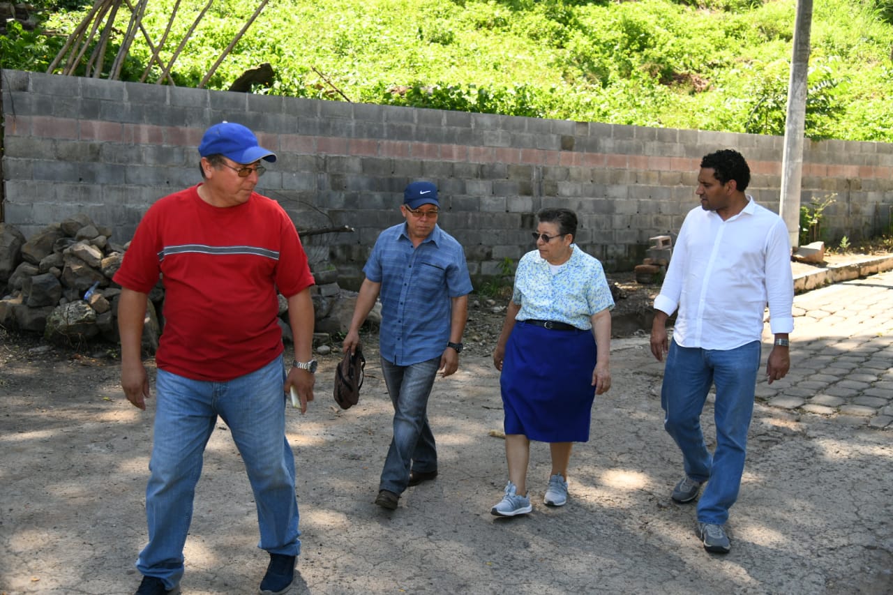 ministra-chichilco-lleva-proyectos-de-desarrollo-a-villa-el-rosario-morazan