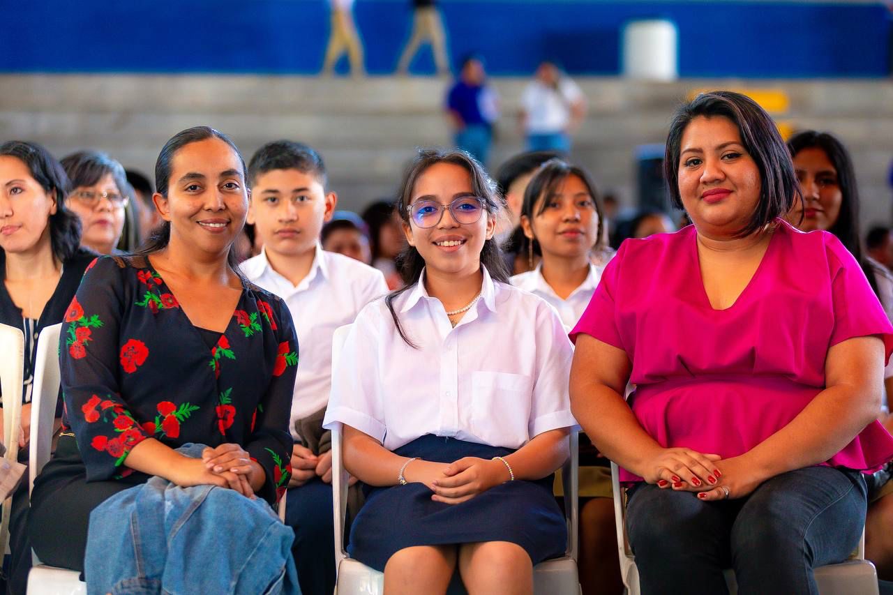 salvadorenos-perciben-mejora-en-la-calidad-educativa