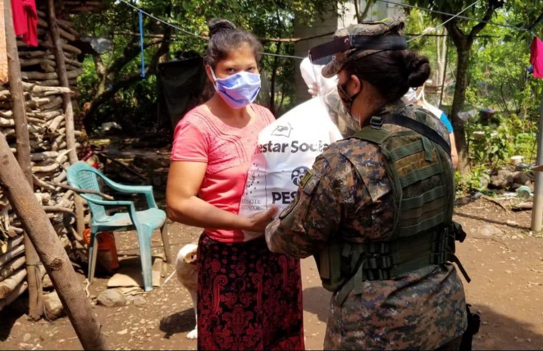 Fuerza Armada sigue imparable en la distribución de alimentos a las familias salvadoreñas fuerza-armada-sigue-imparable-en-la-distribucion-de-alimentos-a-las-familias-salvadorenas