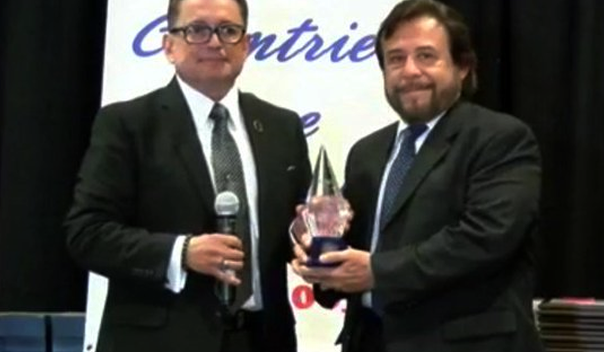 felix-ulloa-fue-declarado-profesional-centroamericano-ejemplar-del-derecho-2018