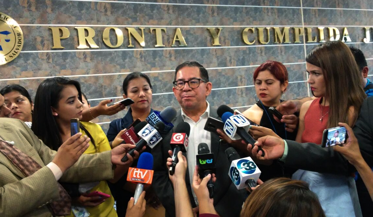 chicas-se-da-por-satisfecho-al-recibir-5000000-por-parte-de-bukele-para-finalizar-juicio