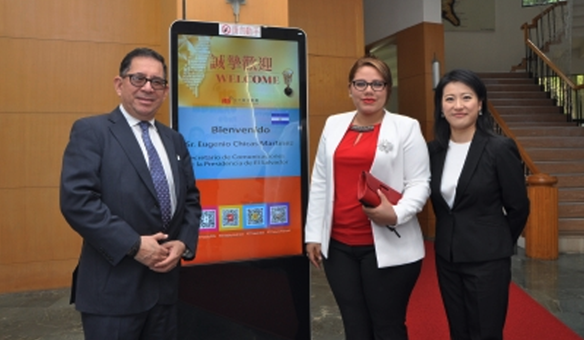 cancilleria-de-taiwan-reporto-visita-oficial-de-chicas-junto-su-esposa-hace-solo-seis-meses