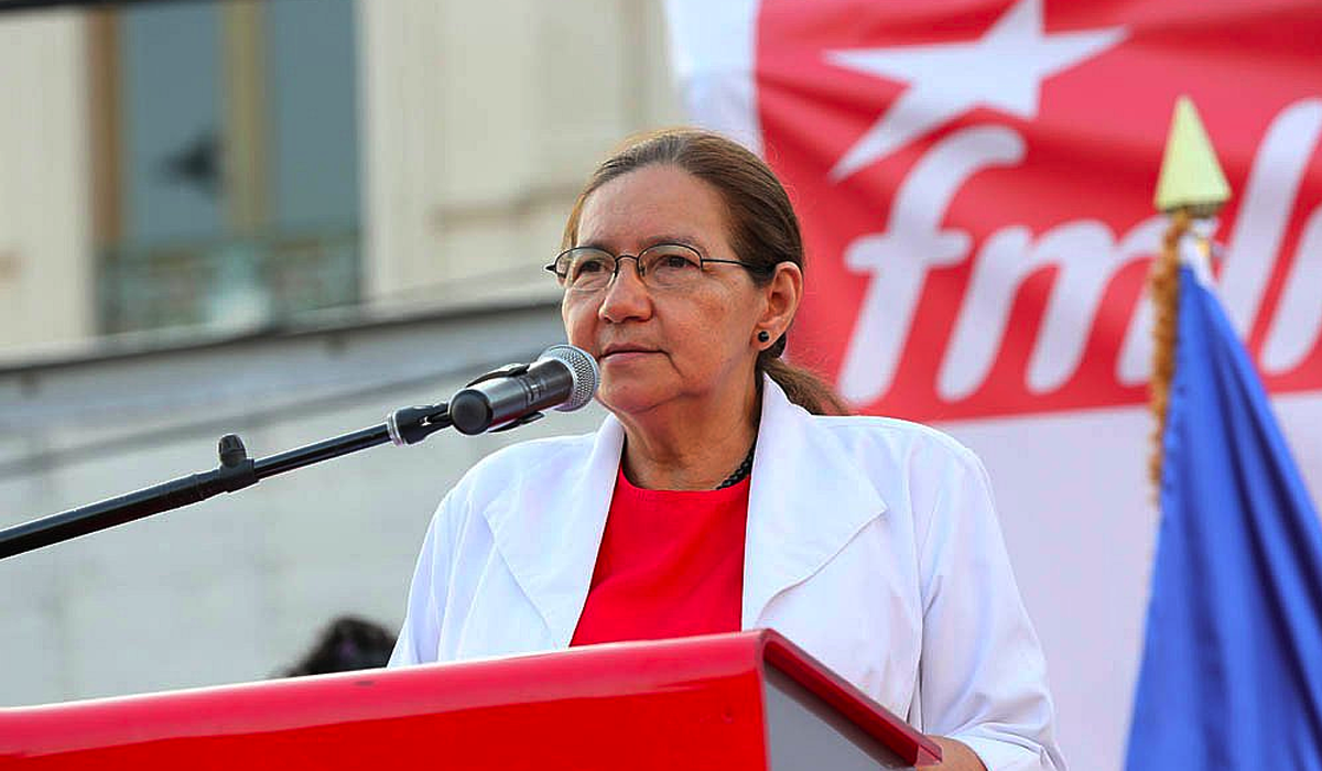 jefa-de-fraccion-del-fmln-llama-a-respaldar-a-la-revolucion-bolivariana