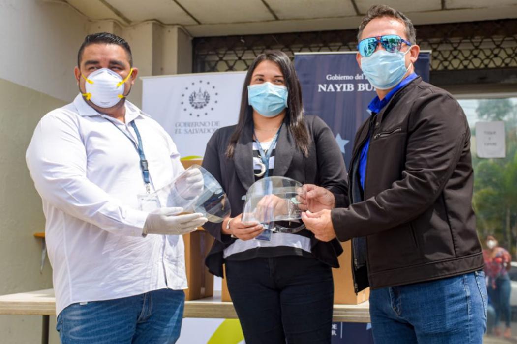 FONAES dona 1,200 caretas protectoras a personal que labora en Centros Penales fonaes-dona-1200-caretas-protectoras-a-personal-que-labora-en-centros-penales