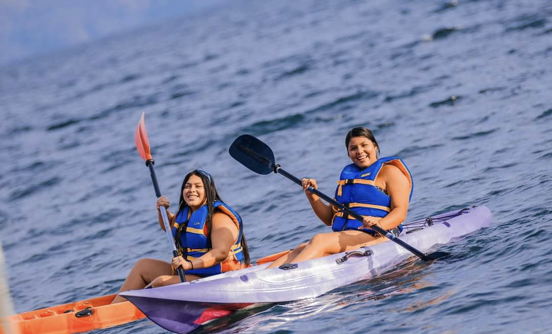 cientos-de-turistas-disfrutan-del-parque-acuatico-via-vela-en-ilopango