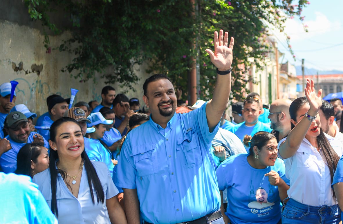 gustavo-acevedo-se-empadrona-como-precandidato-en-santa-ana-centro