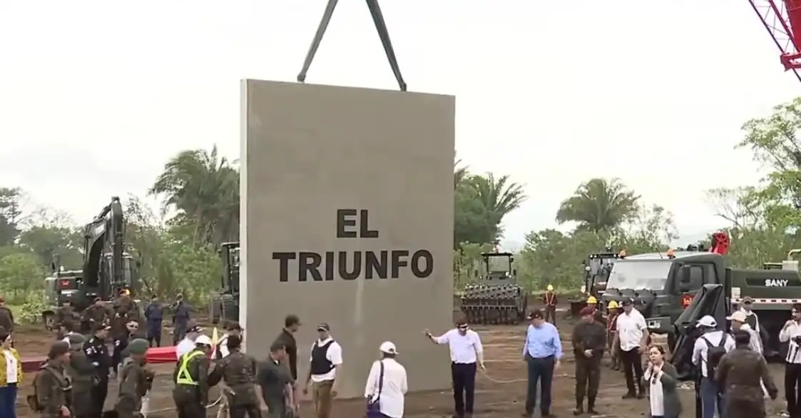 Colocan primera piedra de la cárcel de máxima seguridad en Guatemala
