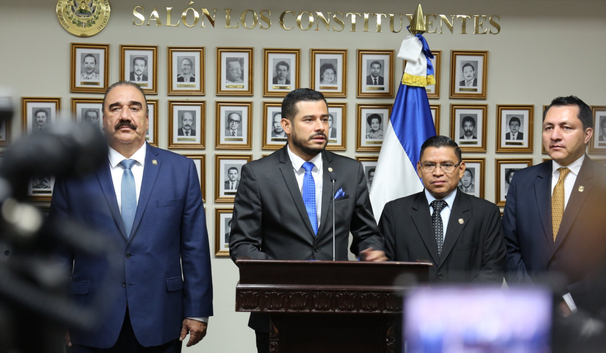 Ministro de Hacienda pide reorientar fondos para garantizar alimento a policías y militares ministro-de-hacienda-pide-reorientar-fondos-para-garantizar-alimento-a-policias-y-militares