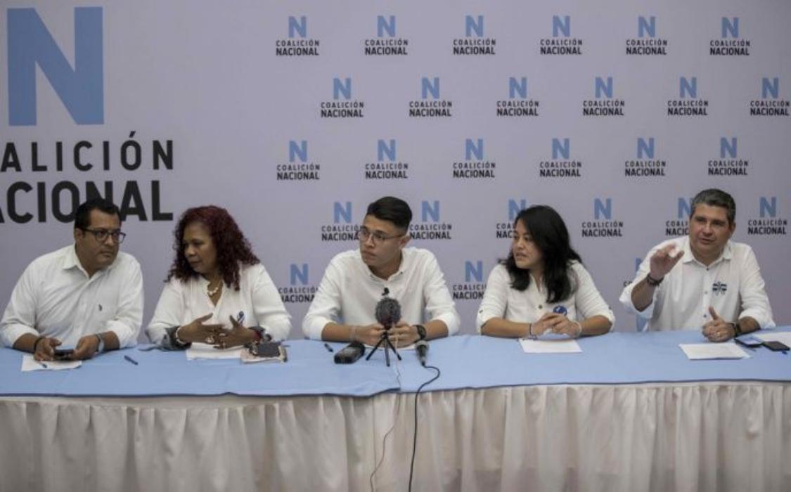Oposición de Nicaragua presenta nueva bandera como Coalición Nacional oposicion-de-nicaragua-presenta-nueva-bandera-como-coalicion-nacional