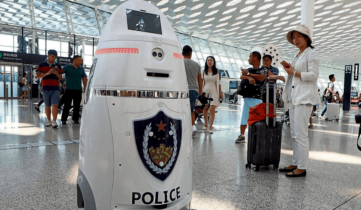 el-primer-robot-policia-ya-vigila-el-aeropuerto-de-china