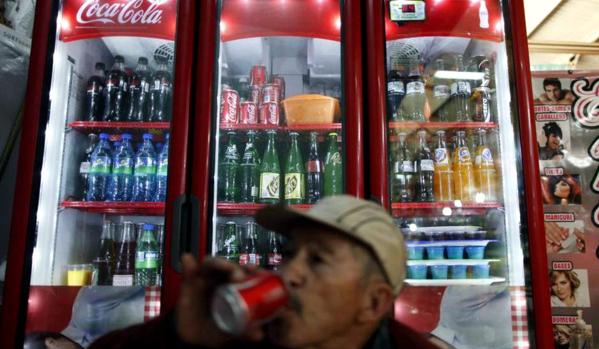 piden-a-gobiernos-subir-impuesto-de-bebidas-azucaradas-como-la-coca-cola