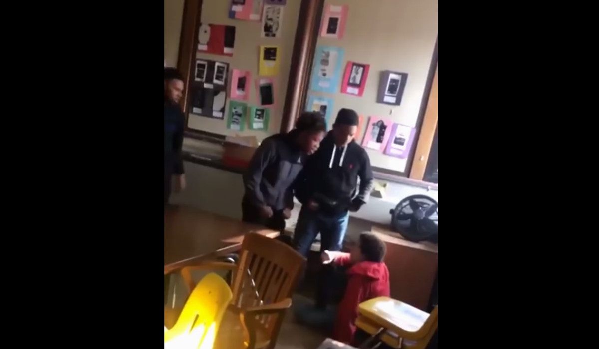 video-estudiante-golpea-a-su-profesora-en-plena-clase