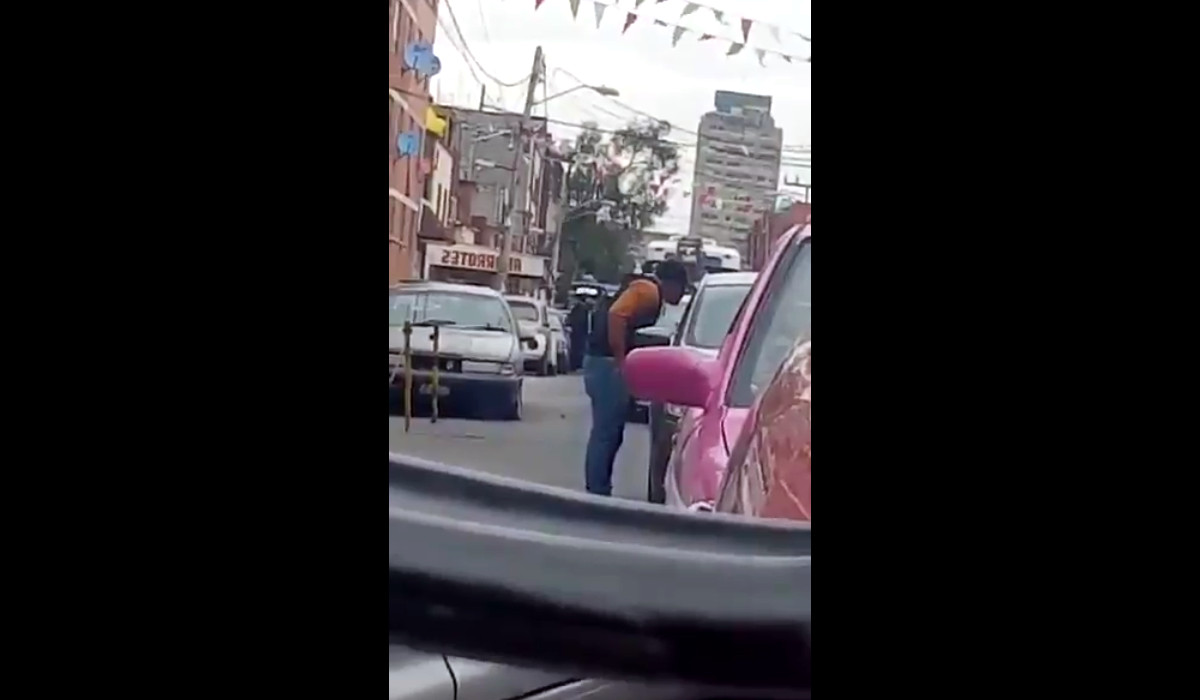 video-asaltan-a-conductor-mientras-el-semaforo-estaba-en-rojo