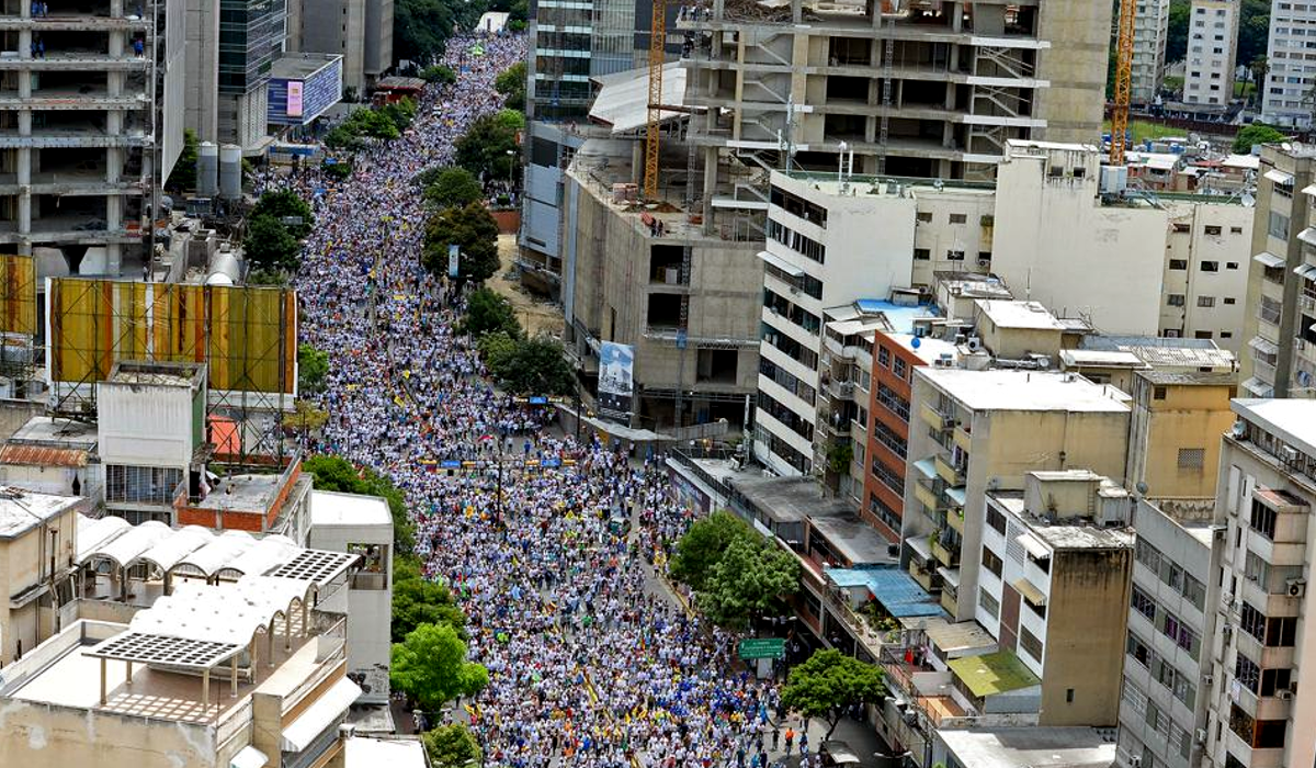 venezolanos-marchan-en-contra-del-gobierno-de-nicolas-maduro