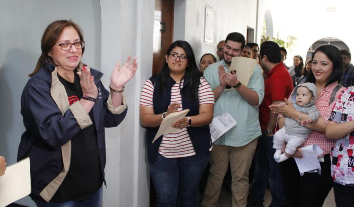 Médicos internos y en año social agradecen al Gobierno entrega de bonos medicos-internos-y-en-ano-social-agradecen-al-gobierno-entrega-de-bonos