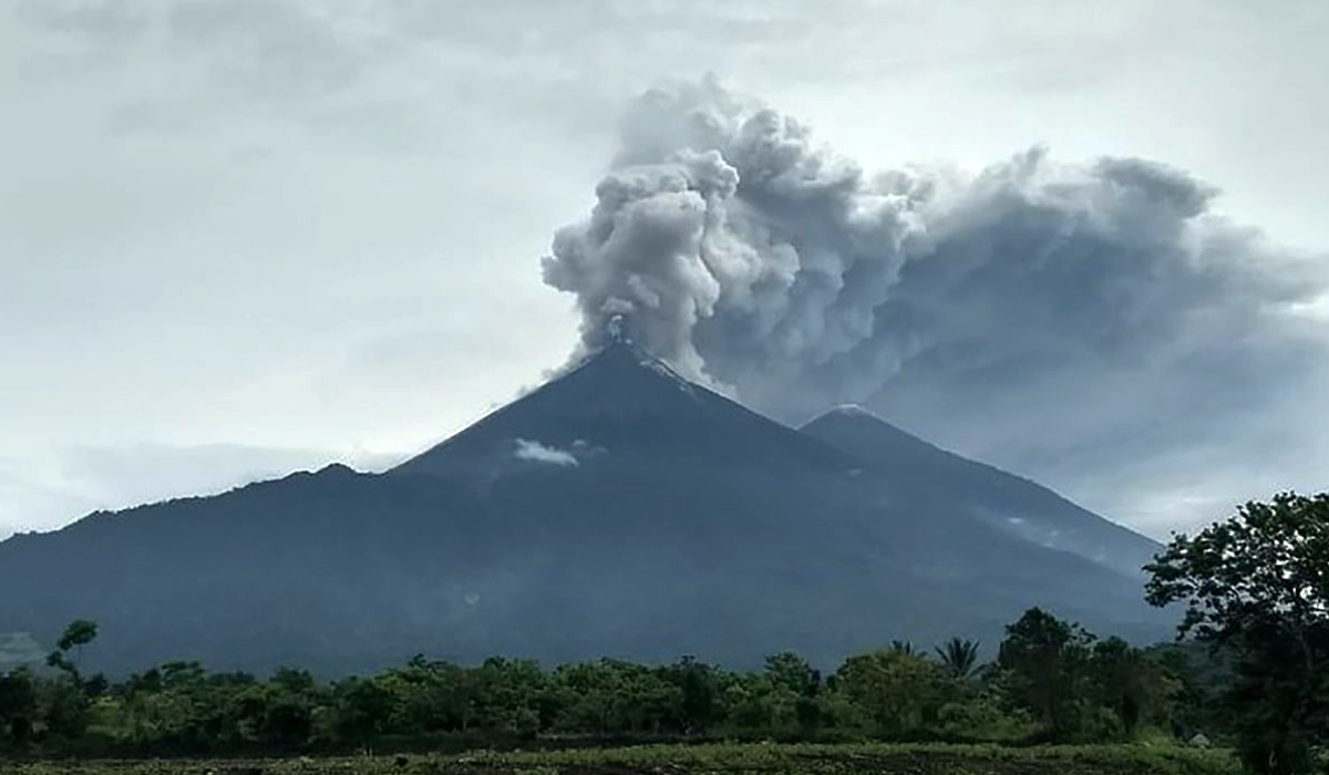 emiten-alerta-por-posible-nueva-erupcion-del-volcan-de-fuego-en-las-proximas-horas