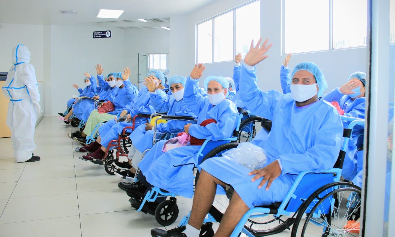 Hospital El Salvador da el alta médica a 19 recuperados del COVID19 hospital-el-salvador-da-el-alta-medica-a-19-recuperados-del-covid19