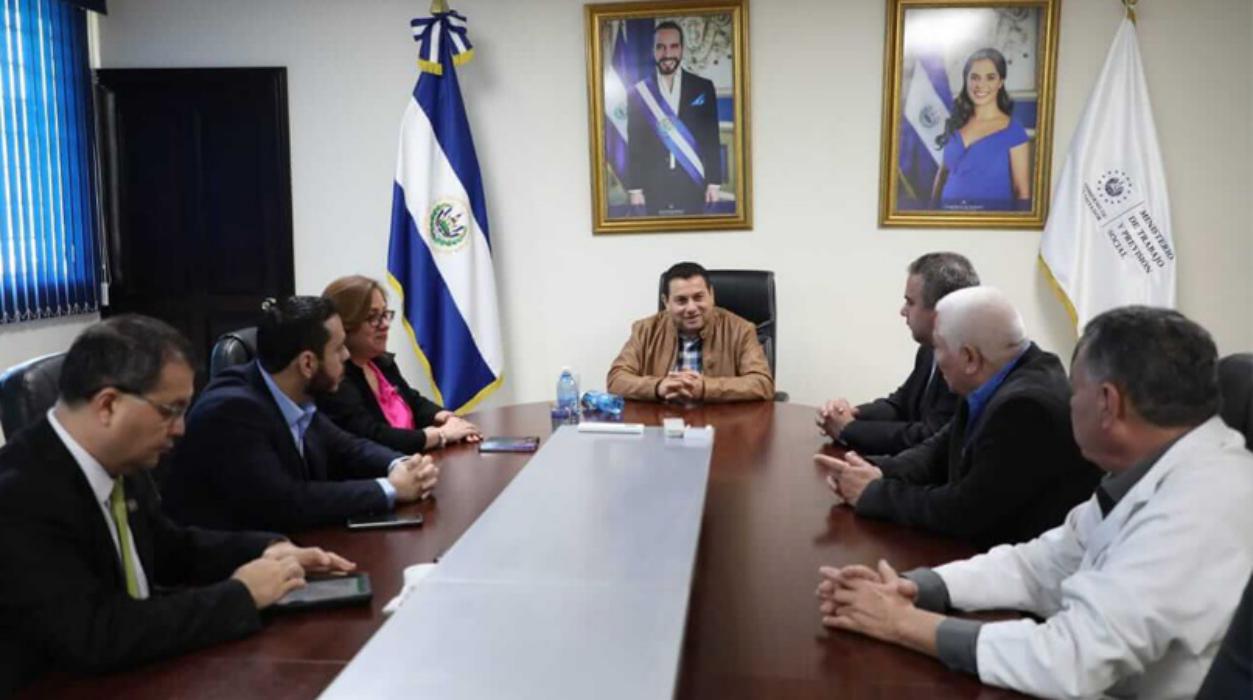 Instalan mesa de diálogo entre autoridades del MINSAL y Colegio Médico instalan-mesa-de-dialogo-entre-autoridades-del-minsal-y-colegio-medico