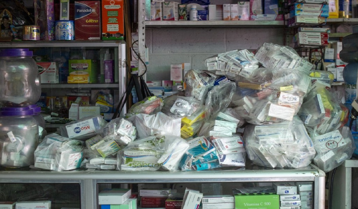 decomisan-en-los-mercados-medicamentos-pertenecientes-al-minsal-y-al-isss