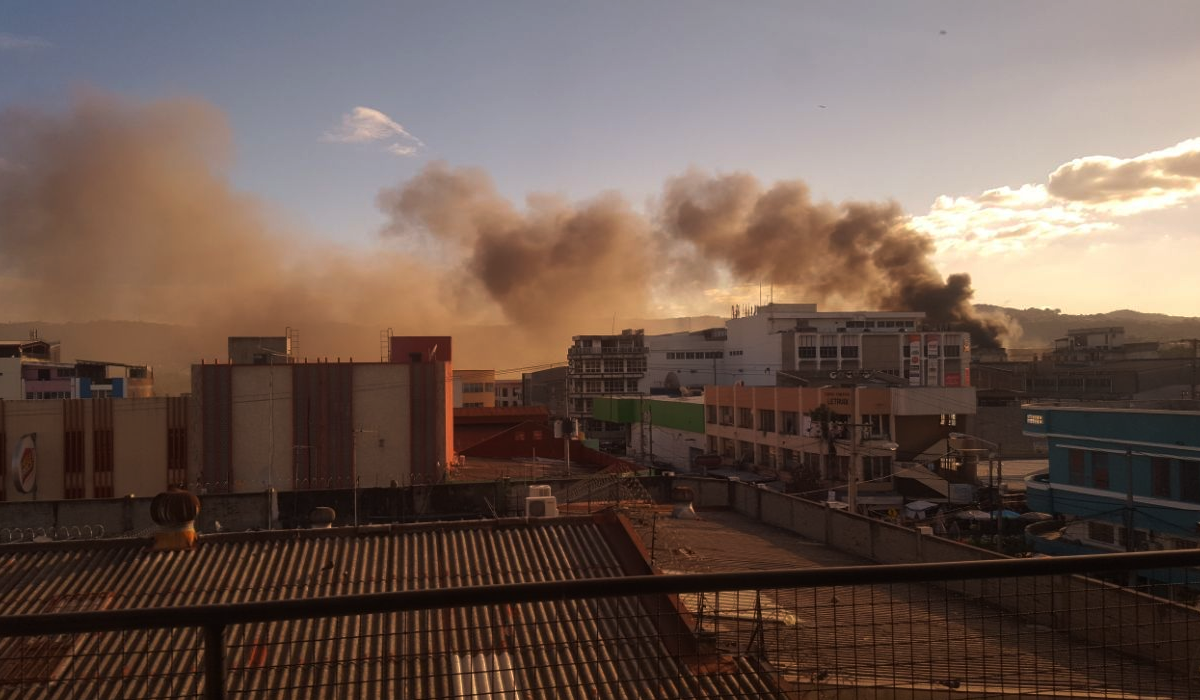 se-reporta-incendio-en-edificio-del-centro-de-san-salvador