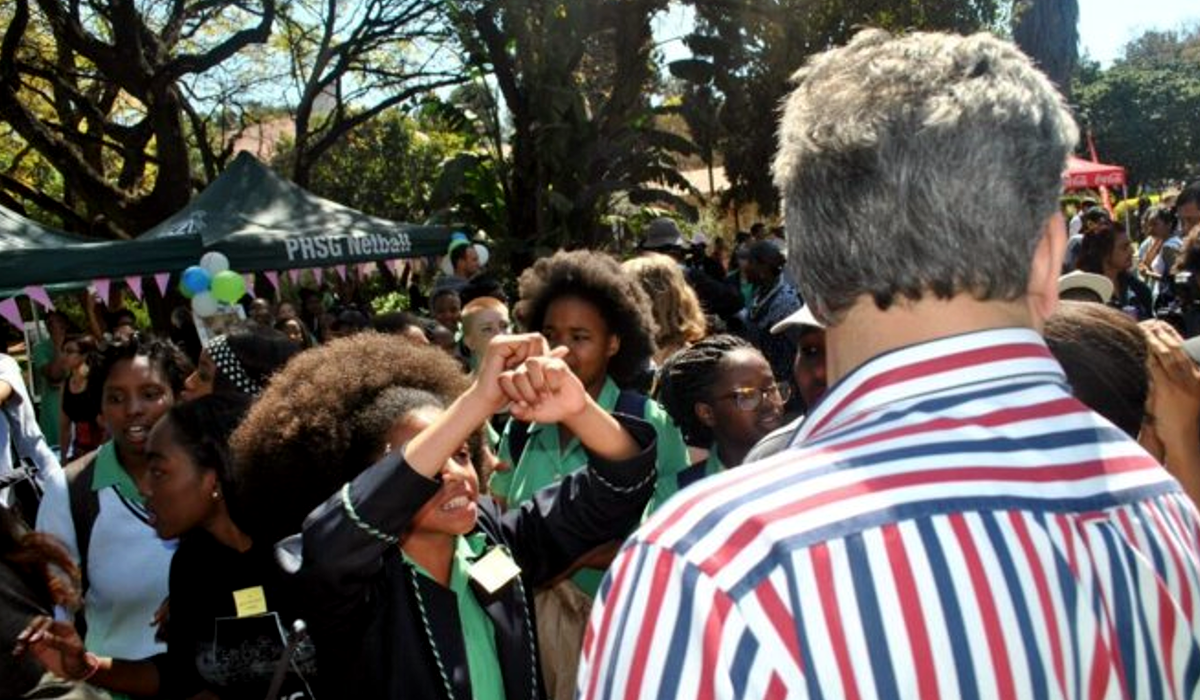 jovenes-protestan-porque-les-prohiben-llevar-el-pelo-afro-en-el-colegio