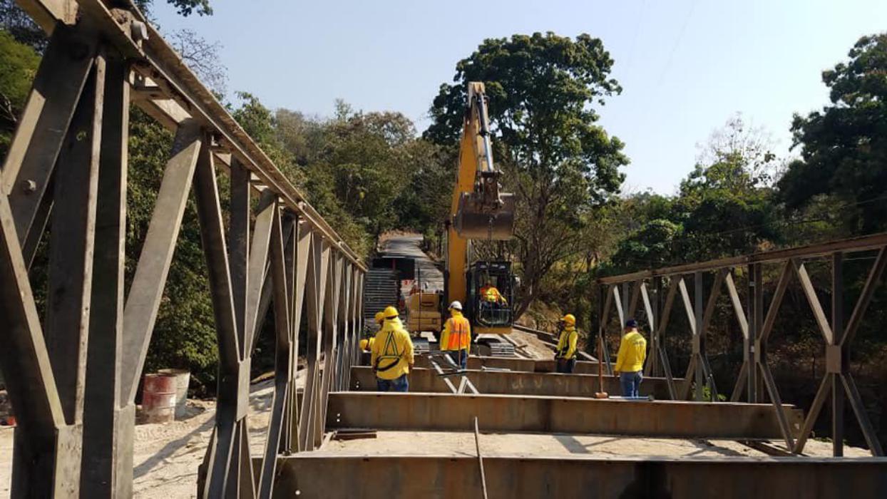 Inician colocación del puente sobre el Río Guastena en Chalatenango inician-colocacion-del-puente-sobre-el-rio-guastena-en-chalatenango