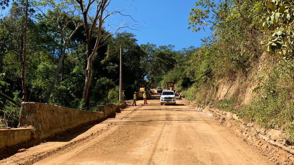 gobierno-pavimenta-calle-polvosa-en-chalatenango-mejorando-acceso-a-sus-habitantes