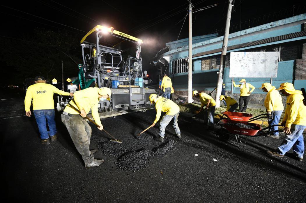 mop-trabaja-en-rehabilitacion-de-calle-francisco-menendez-en-san-salvador