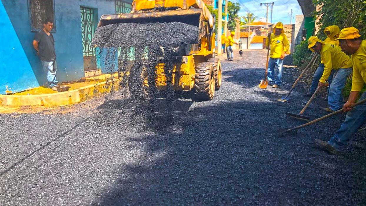MOP mejora calle hacia el Complejo Educativo Pío XII en Ilobasco mop-mejora-calle-hacia-el-complejo-educativo-pio-xii-en-ilobasco