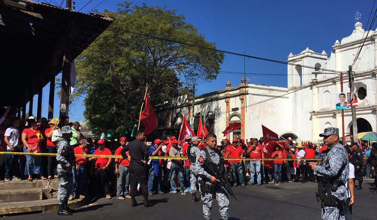 pereira-y-el-fmln-movilizan-personas-de-otras-partes-del-pais-para-bloquear-evento-de-bukele-en-san-miguel