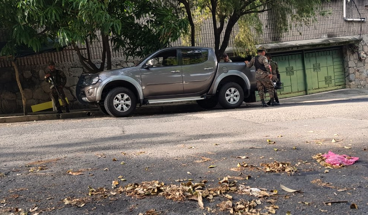 TSE cierra puertas a medios y atrinchera con militares su perímetro mientras decide futuro del CD tse-cierra-puertas-a-medios-y-atrinchera-con-militares-su-perimetro-mientras-decide-futuro-del-cd