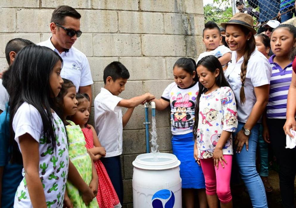 Gracias a gestión de Primera Dama, habitantes en Apaneca contarán con agua potable, escuela y calle nueva gracias-a-gestion-de-primera-dama-habitantes-en-apaneca-contaran-con-agua-potable-escuela-y-calle-nueva