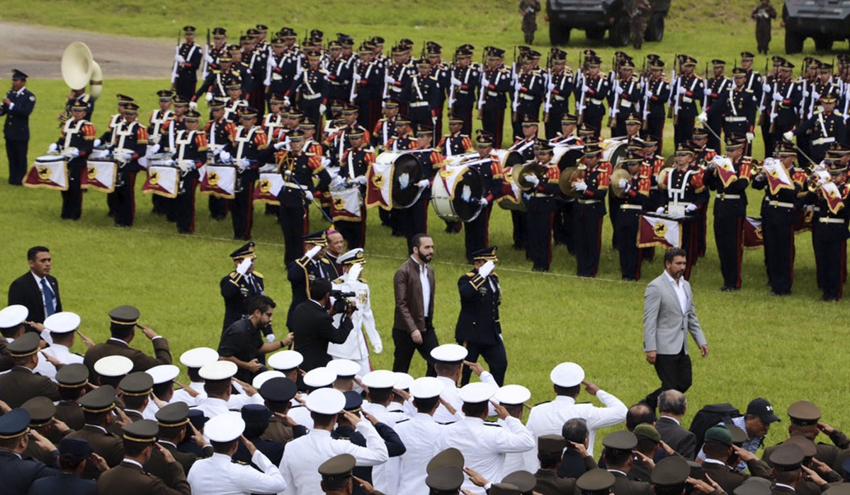 presidente-bukele-recibe-baston-de-mando-como-comandante-general-de-la-fuerza-armada