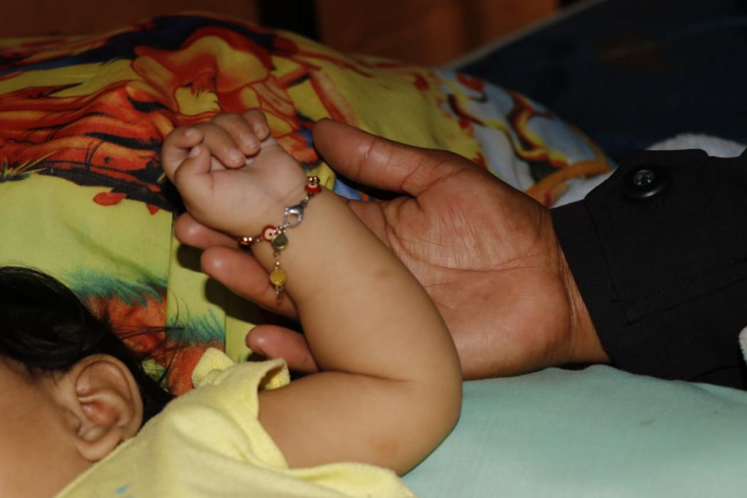 pnc-rescata-y-brinda-cuidados-necesarios-a-bebe-abandonada-en-ahuachapan