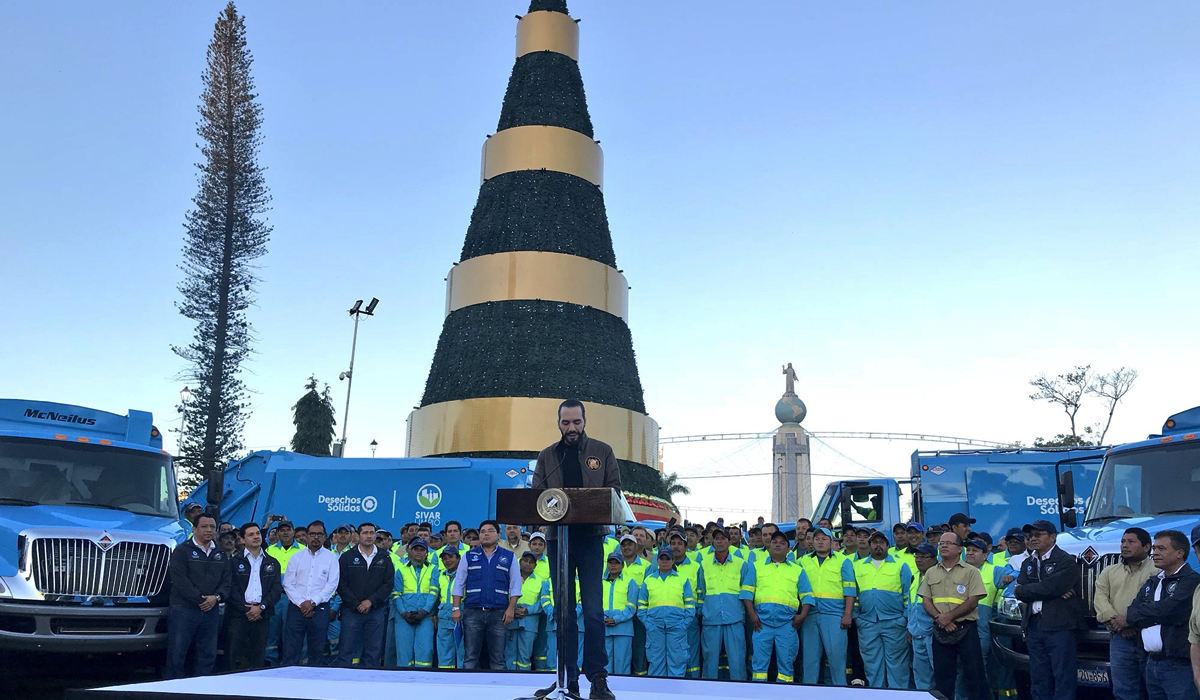 Nayib Bukele hace entrega de nueva flota de 43 camiones a Desechos Sólidos nayib-bukele-hace-entrega-de-nueva-flota-de-43-camiones-a-desechos-solidos