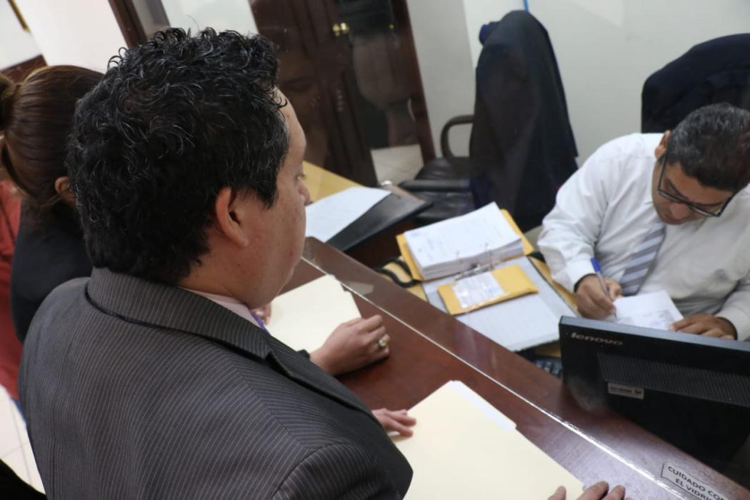FGR presenta solicitud de antejuicio y desafuero contra Norman Quijano fgr-presenta-solicitud-de-antejuicio-y-desafuero-contra-norman-quijano