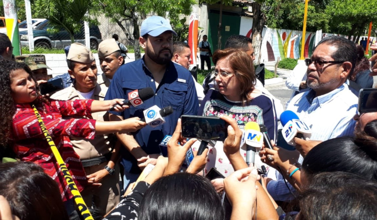 Ministros inspeccionan la zona de explosión de la Colonia Zacamil ministros-inspeccionan-la-zona-de-explosion-de-la-colonia-zacamil