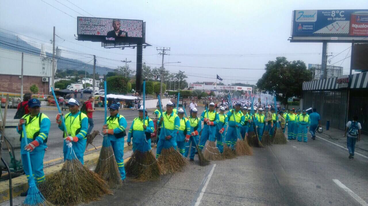 alcaldia-de-san-salvador-realiza-plan-especial-de-limpieza-ante-marchas-del-dia-del-trabajo