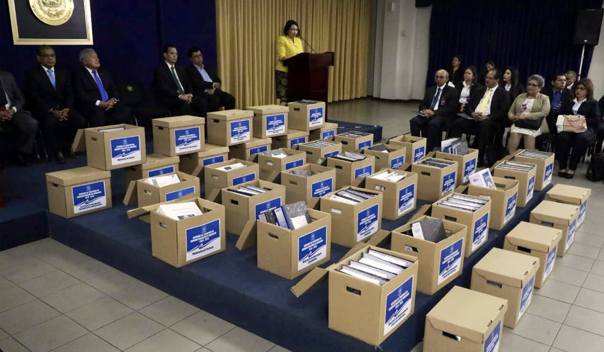 Bukele: Cuando entregamos la Alcaldía dimos más de mil cajas, esta foto quedará para el ridículo bukele-cuando-entregamos-la-alcaldia-dimos-mas-de-mil-cajas-esta-foto-quedara-para-el-ridiculo