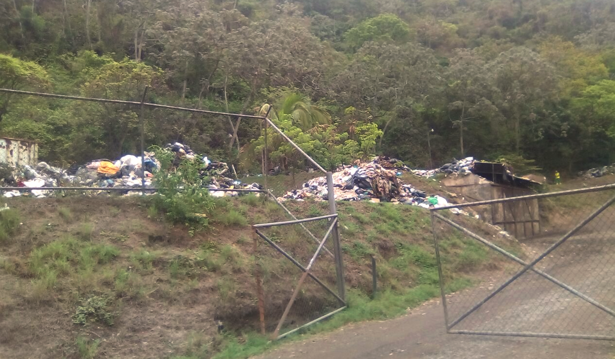 habitantes-de-santa-tecla-exigen-a-alcalde-daubuisson-eliminar-promontorio-de-basura-en-el-municipio