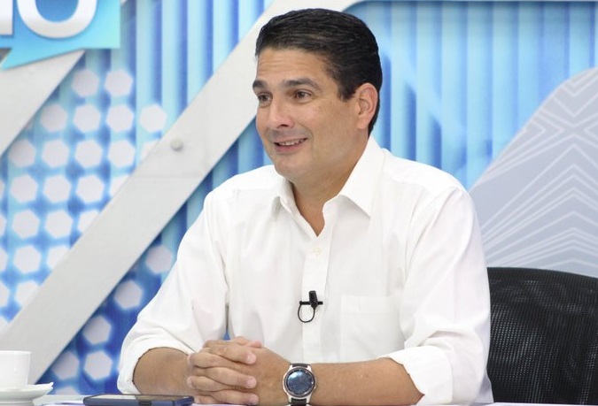 Roberto d’Aubuisson dice que privatizar la recolección de basura es uno de los mayores logros de su gestión roberto-daubuisson-dice-que-privatizar-la-recoleccion-de-basura-es-uno-de-los-mayores-logros-de-su-gestion