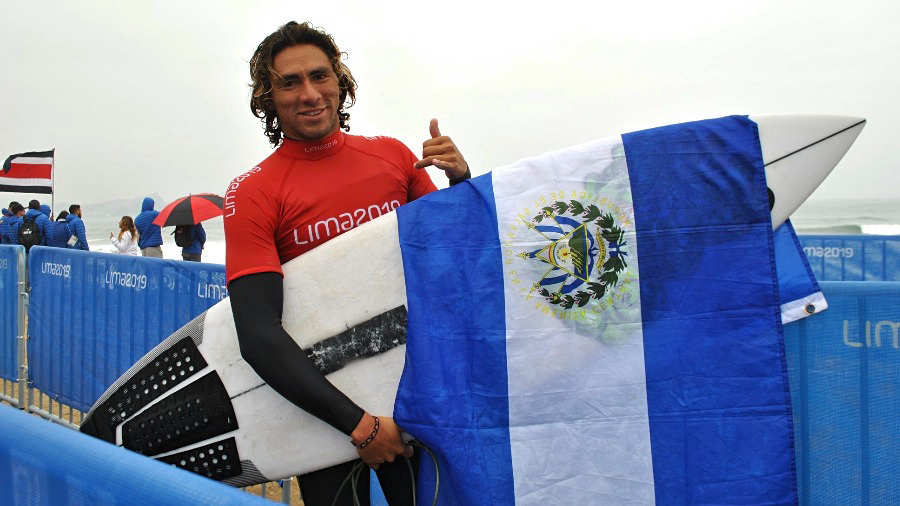 Bryan Pérez va por la de oro desafiando las olas bryan-perez-va-por-la-de-oro-desafiando-las-olas