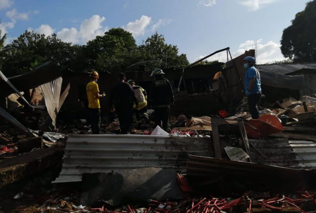 Reportan explosión en cohetería clandestina ubicada en Santa Ana reportan-explosion-en-coheteria-clandestina-ubicada-en-santa-ana