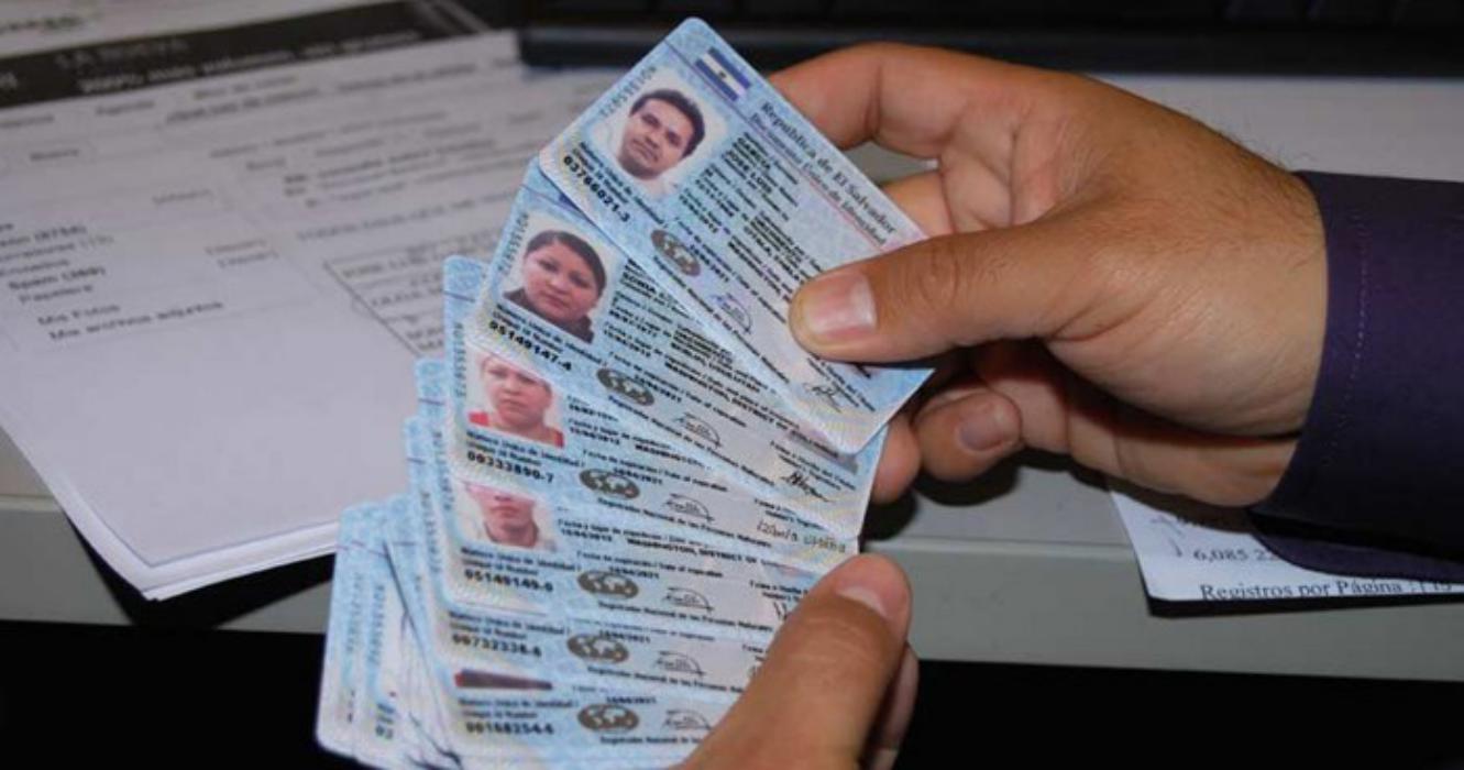 Consulados de El Salvador en EE.UU. amplían horarios para tramitar DUI consulados-de-el-salvador-en-eeuu-amplian-horarios-para-tramitar-dui