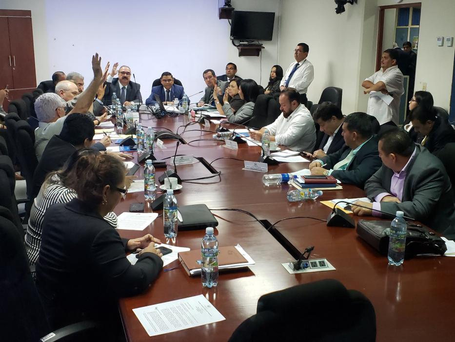 el-fmln-se-une-a-arena-y-pdc-en-la-asamblea-para-quitarle-mas-impuestos-a-las-maquilas