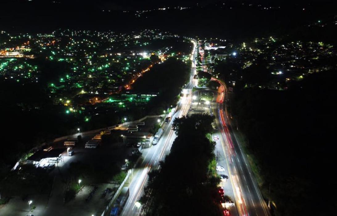 Carretera a Comalapa ya cuenta con el 99% de iluminación LED carretera-a-comalapa-ya-cuenta-con-el-99-de-iluminacion-led