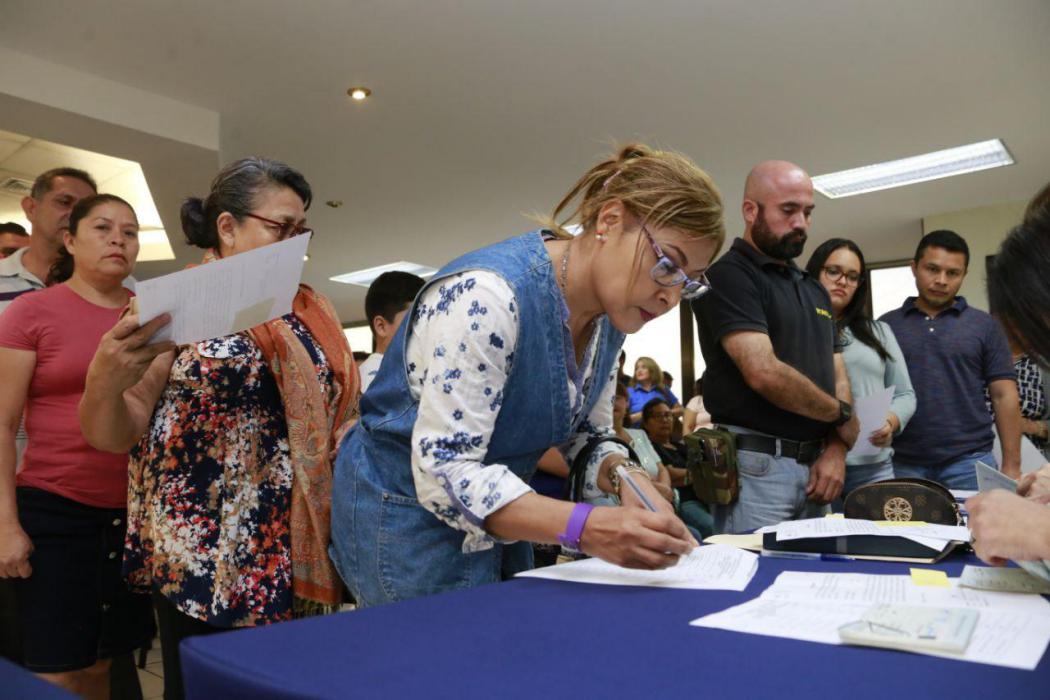 gobierno-apoya-con-tercer-desembolso-de-600-a-familias-de-residencial-santa-lucia