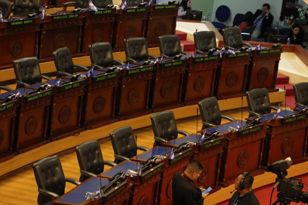 Diputados no asisten a plenaria convocada esta noche por Mario Ponce diputados-no-asisten-a-plenaria-convocada-esta-noche-por-mario-ponce