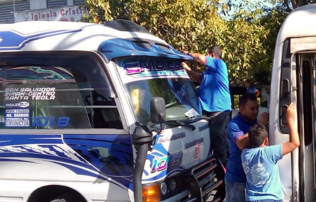 VMT retira contaminación visual en unidades del transporte público vmt-retira-contaminacion-visual-en-unidades-del-transporte-publico